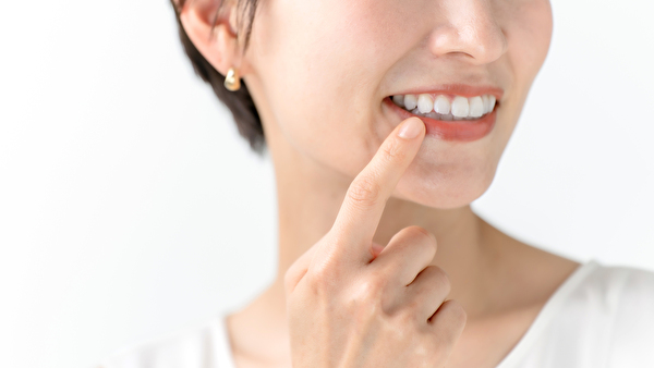 銀座みらい歯科｜歯科衛生士ブログ｜インプラント周囲炎とは？｜インプラント周囲炎と歯周病の違い